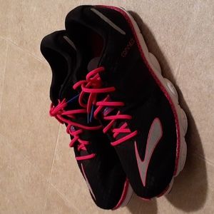 Brooks Connect 4 NWOT